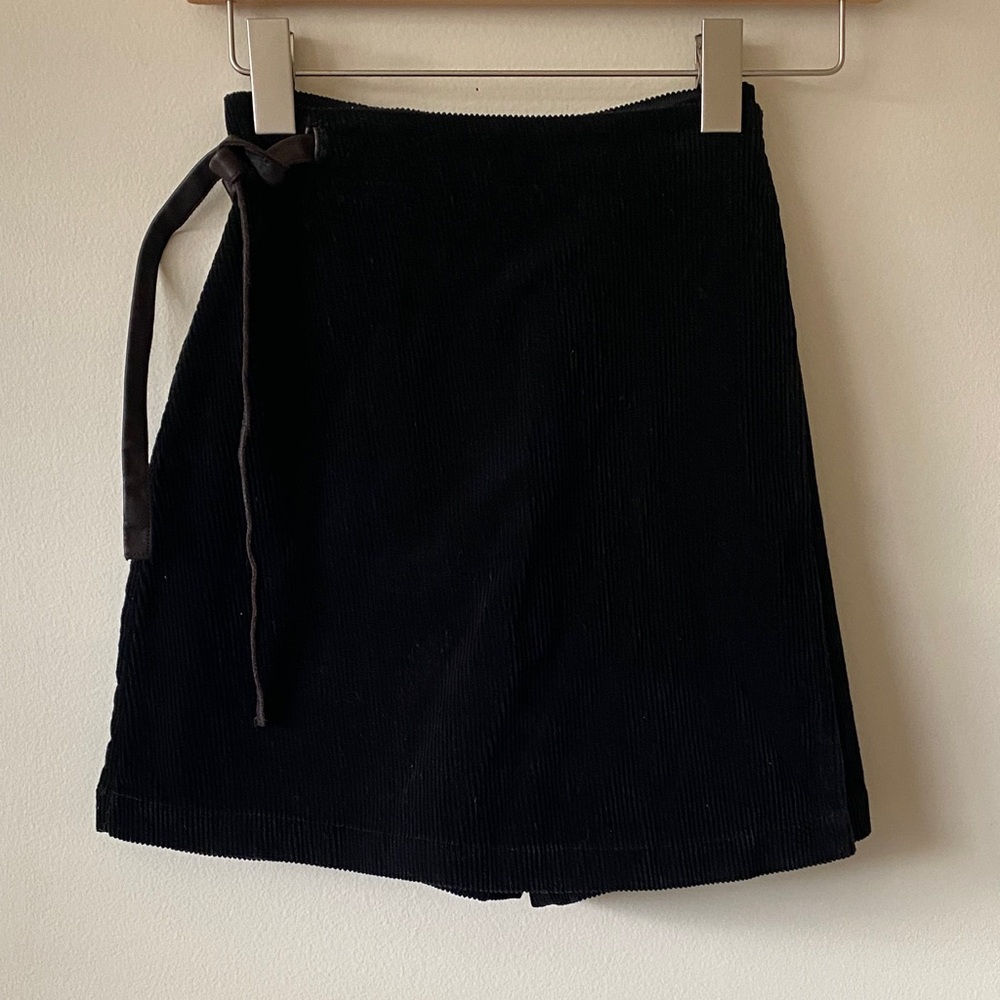 Banana Republic Black Corduroy Skirt/skort size 4 Y2K
